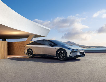 XPENG dévoile la P7+ au Mondial de Paris et place sa vision de la mobilité avec IA au centre de la scène